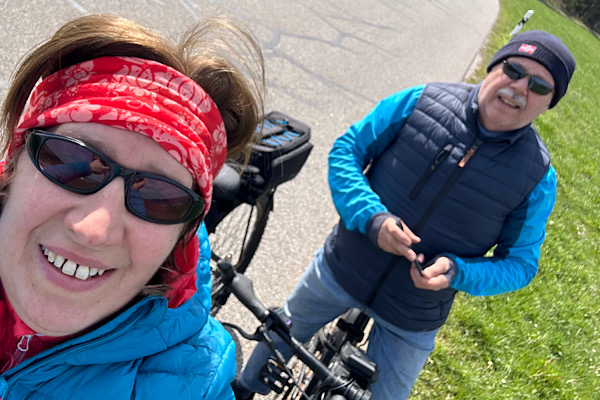 Karl und ich bei einer Fahrradtour unterwegs durch unsere Gegend.