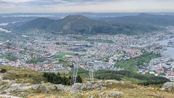 Eine Aussicht vom berg Ulriken nach Bergen in Norwegen.