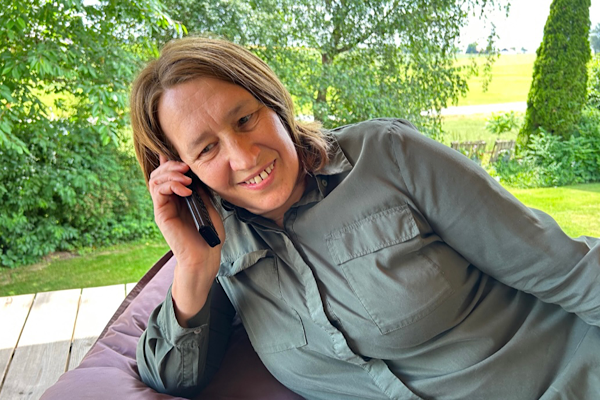 Anita Griebl beim Telefon-Coaching