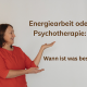 Anita Griebl in rotem Shirt mit erhobenen Händen – ein kraftvolles Bild zur Verbindung von Psychotherapie und Energiearbeit, das Klarheit, Offenheit und energetische Präsenz ausstrahlt.