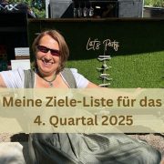 Heilenergetikerin Anita im Dirndl mit Sonnenbrille, voller Lebensfreude und Offenheit – ein Bild für den Ausgleich zwischen Struktur und Genuss im letzten Jahresviertel. „Let’s Party“ als Symbol für gelebte Ziele und emotionale Freiheit.