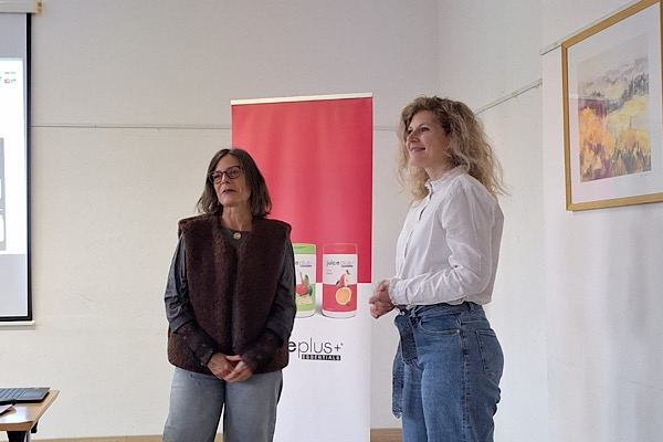 Claudia Meidinger bei ihrem Testimonial für Tünde.