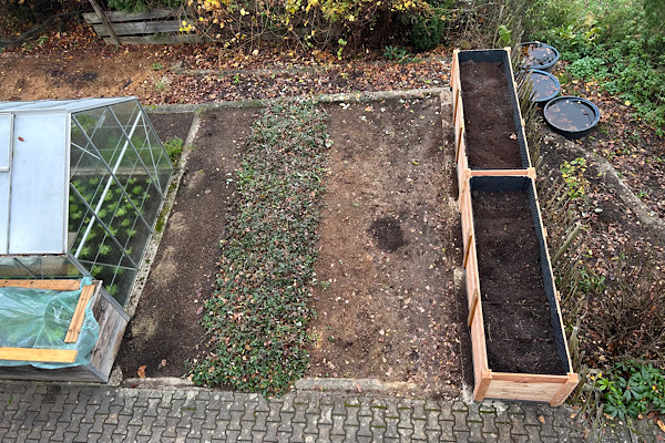 Mein neues Hochbeet im Garten, dass erst im Frühjahr fertiggestellt wird.