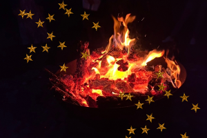 Monatsrückblick Dezember 2025 Ein brennendes Feuer mit eingefügten Sternen als stimmungsvolles Beitragsbild.