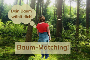 Meine Ziele-Liste für das 1. Quartal 2025 – 1 Ich stehe im Wald vor einem Baum mit Gesicht, bereit für unser erstes offizielles Coaching‑Gespräch.