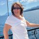 Erfolg durch Intuition – Anita Griebl auf einem Schiff mit Blick aufs Meer, frei und geführt